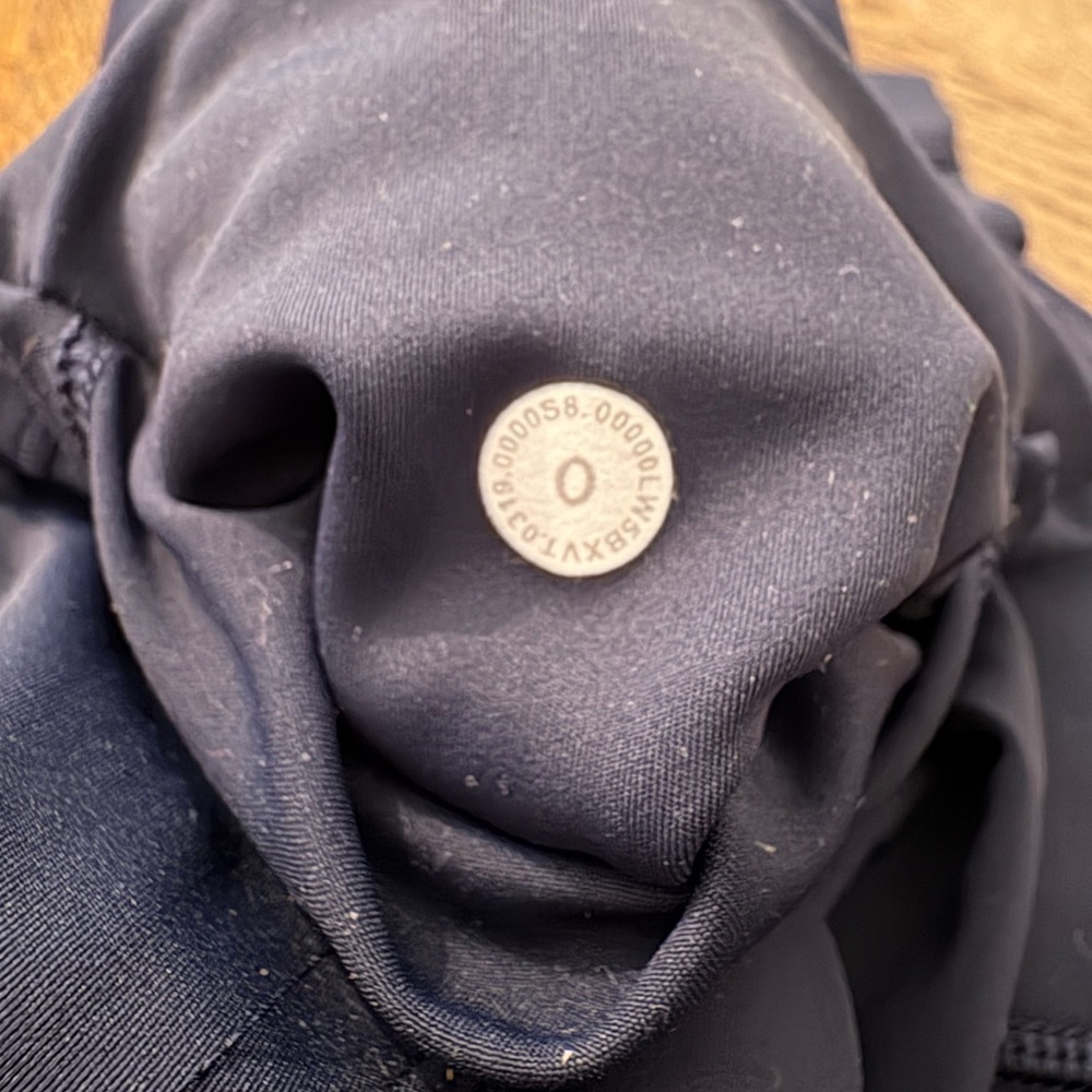 Navy Lululemon leggings - Picture 4 of 4